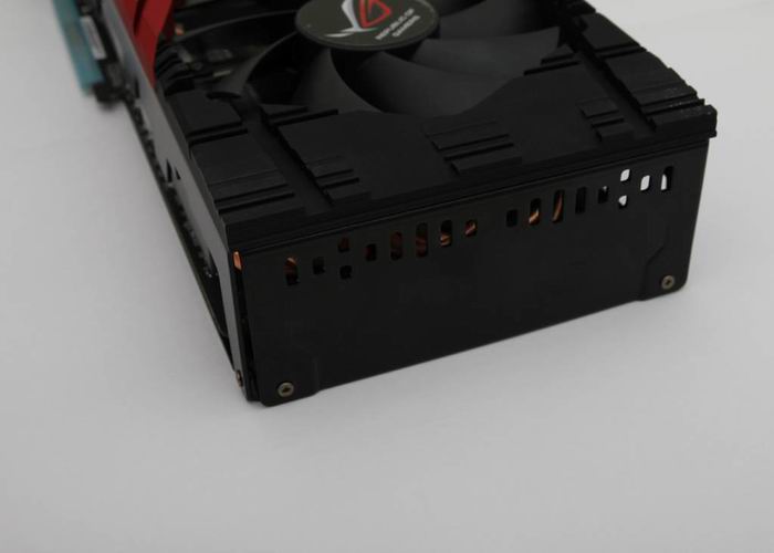 Свежие фотографии двуглавой видеокарты ASUS MARS II