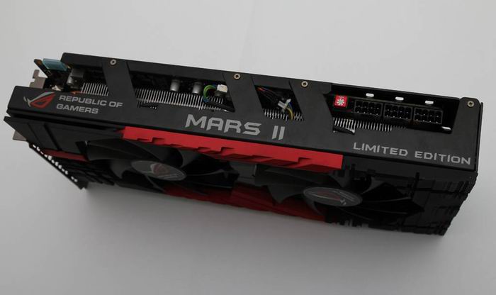 Свежие фотографии двуглавой видеокарты ASUS MARS II