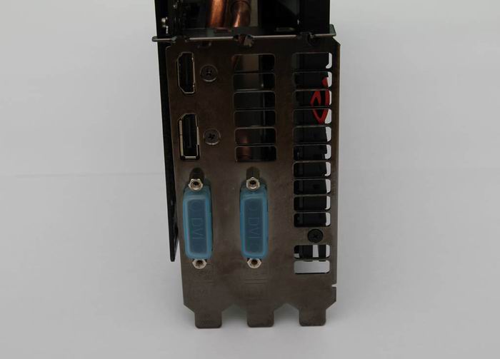 Свежие фотографии двуглавой видеокарты ASUS MARS II