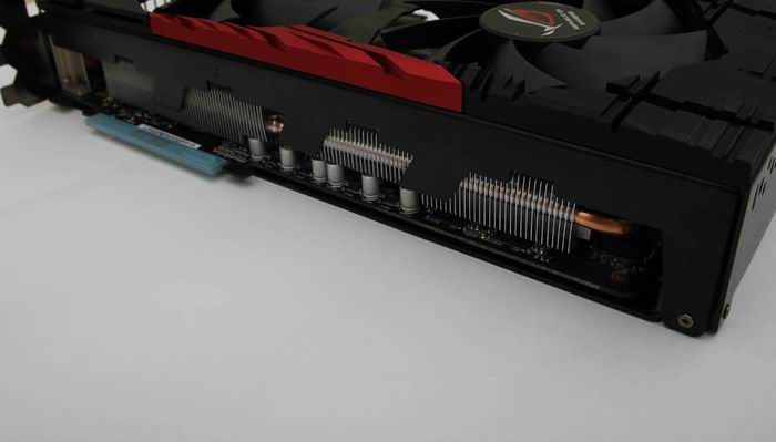 Свежие фотографии двуглавой видеокарты ASUS MARS II