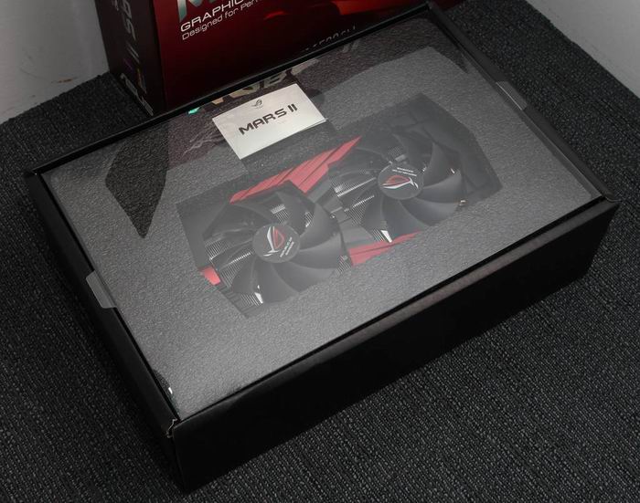 Свежие фотографии двуглавой видеокарты ASUS MARS II