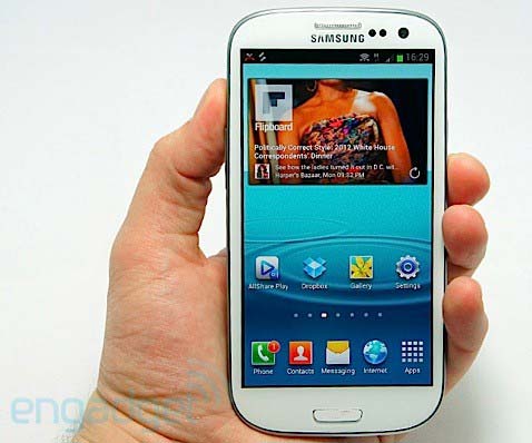 Фото Samsung Galaxy S III с Engadget