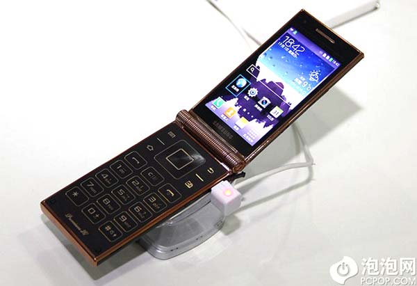 Samsung W2014 - дорогущая "раскладушка"