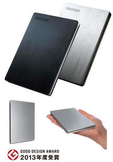 На фото показаны тонкие портативные накопители Toshiba Canvio Slim