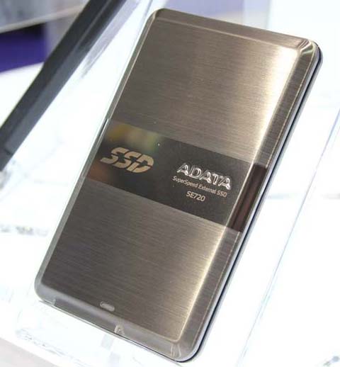 ADATA демонстрирует портативный SSD DashDrive Elite SE720