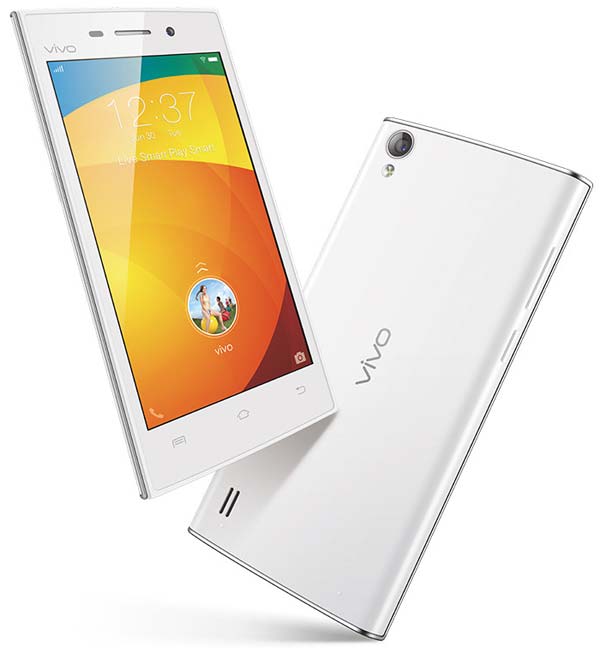 На фото смартфон Vivo Y15S